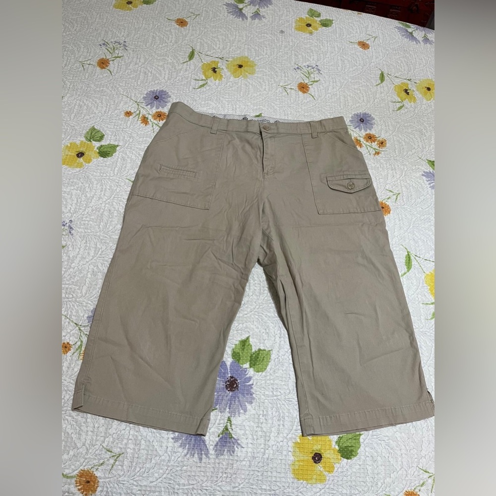 (23) Lee Men's Cargo Shorts in Tan /Unisex